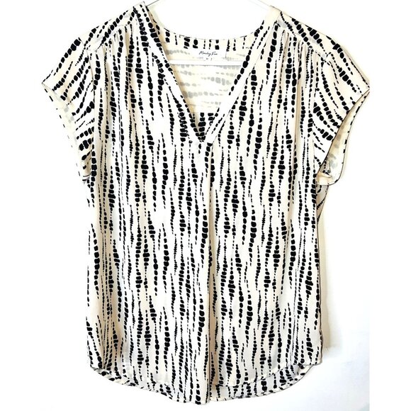 Black & White Abstract Print Blouse Monday Fun V-Neck Womens Medium 100% Polyest - Picture 1 of 4